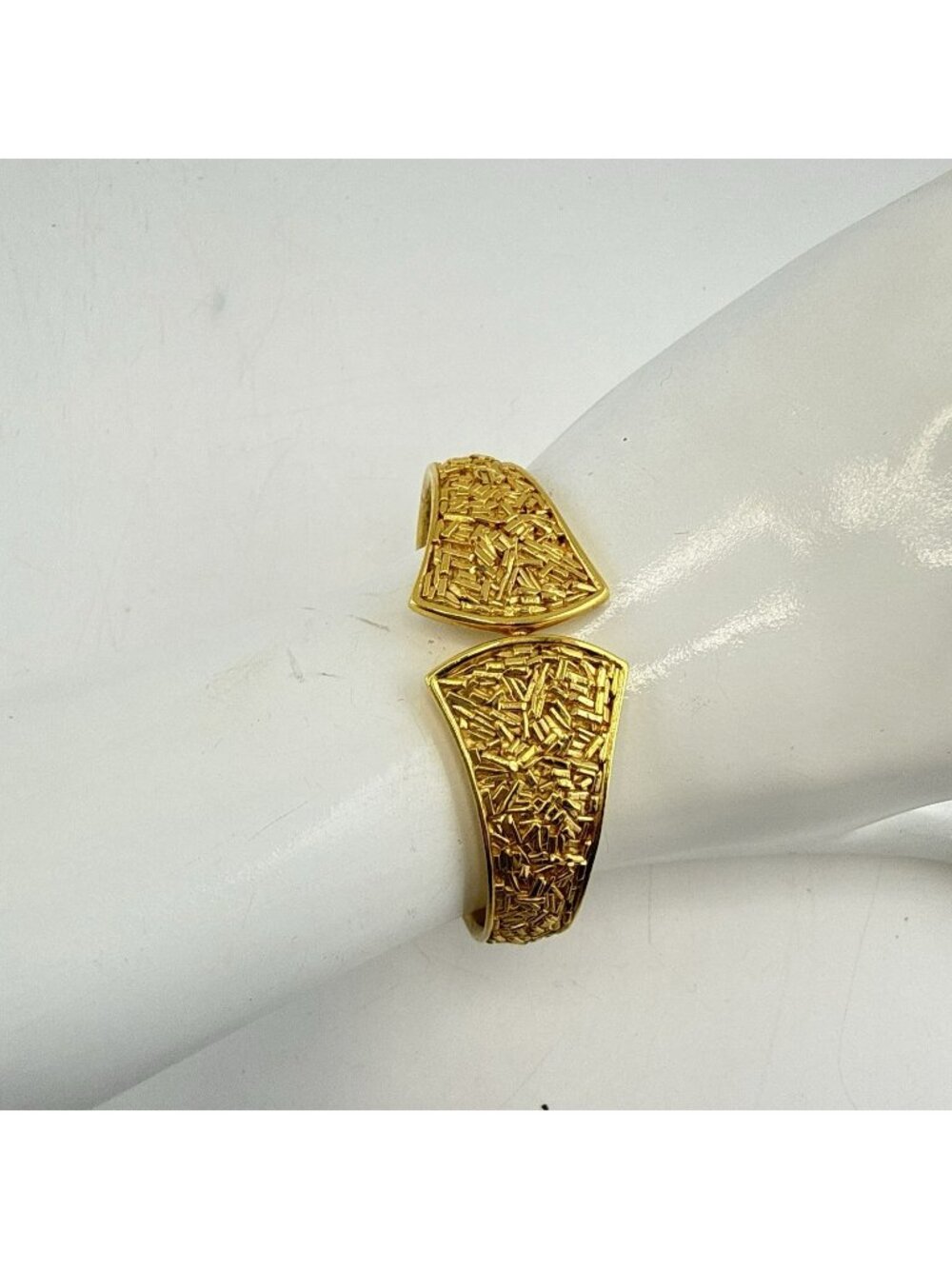 Vintage Trifari Bracelet Clamper Bangle Modernist Textured Gold Tone Hinged